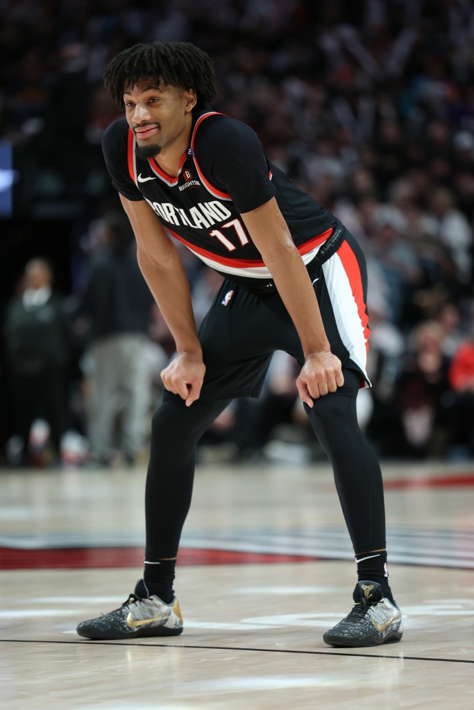 拓记：夏普被推上首发阵容后陷入低迷 球权更多了 但效率更低