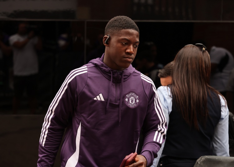 罗马诺：曼联坚持要留住梅努和齐尔克泽，西汉姆想租借二人半年